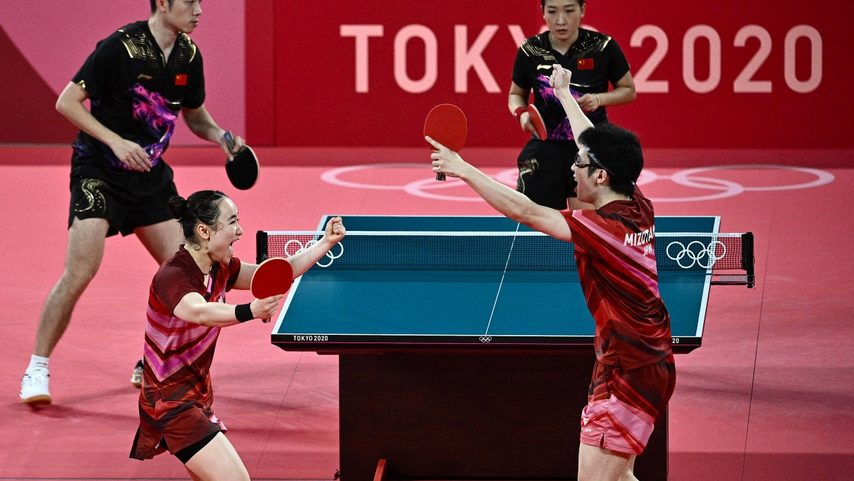 Achte Goldmedaille für Japan: Jun Mizutani (rechts) and Mima Ito gewannen überraschend im Mixed.