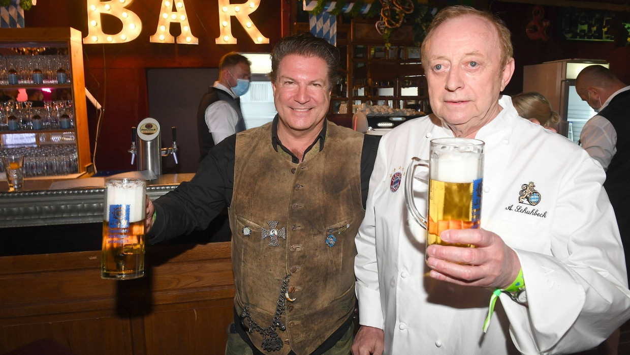 Koch Alfons Schuhbeck (rechts) im September auf einer Veranstaltung in einem seiner Restaurants.