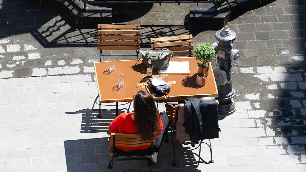 Plätze an der Sonne: in der neuen Altstadt in Frankfurt