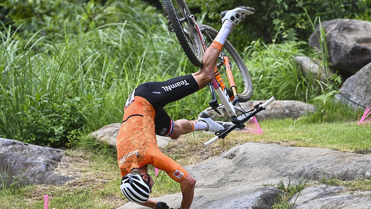 Kopfüber vom Rad: Mathieu van der Poel