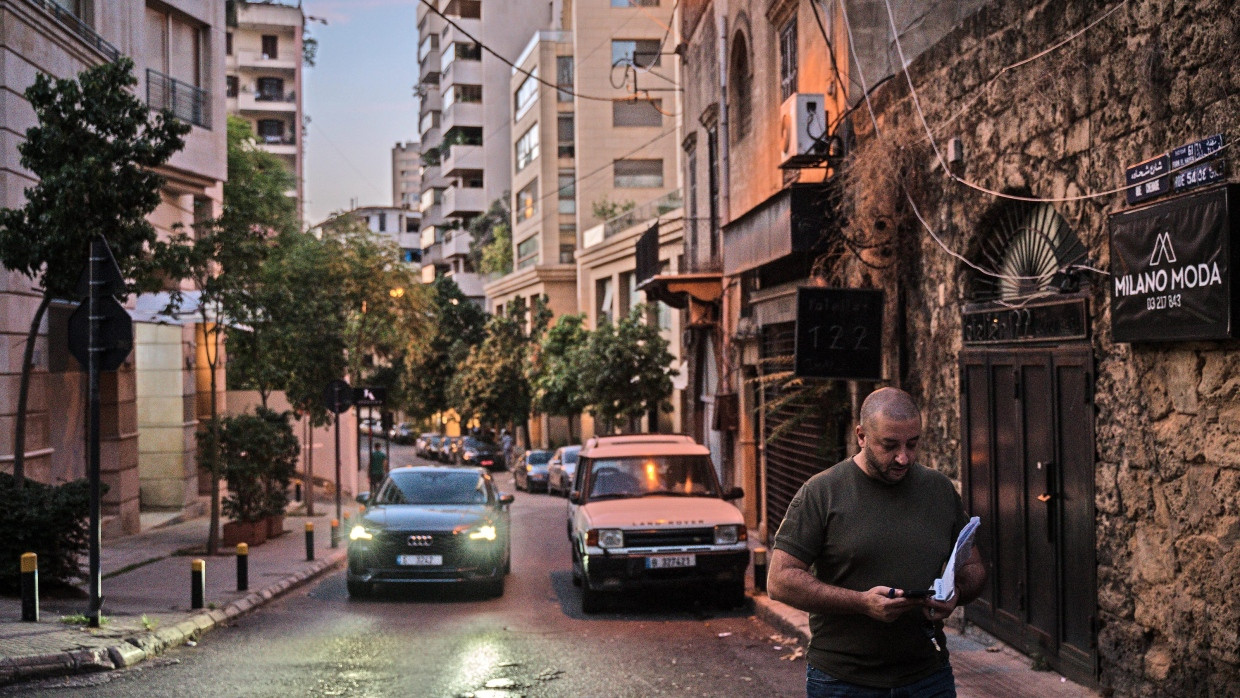 Unbewaffnet, aber wachsam: Die Nachtwächter arbeiten bei ihren Patrouillen in Achrafieh eng mit der Polizei und dem Militär zusammen.