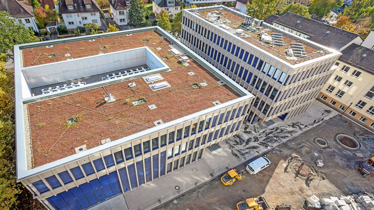 Mehr Platz für zusätzliche Lehrgänge: Blick auf zwei der neuen Gebäude an der Wiesenstraße in Gießen