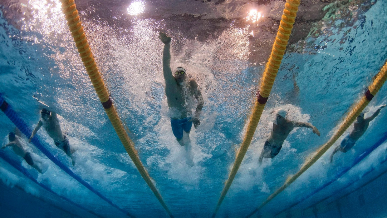 Der Vorschwimmer: Paul Biedermann (Mitte)