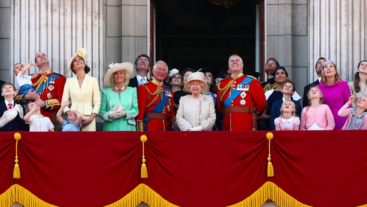 Da war die Welt noch in Ordnung: Die Royals Family 2019 mit Prinz Harry und Herzogin Meghan auf dem Balkon des Buckingham Palastes