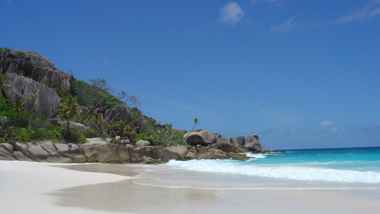 Auch ohne Prominente hübsch anzusehen: ein Strand auf den Seychellen.