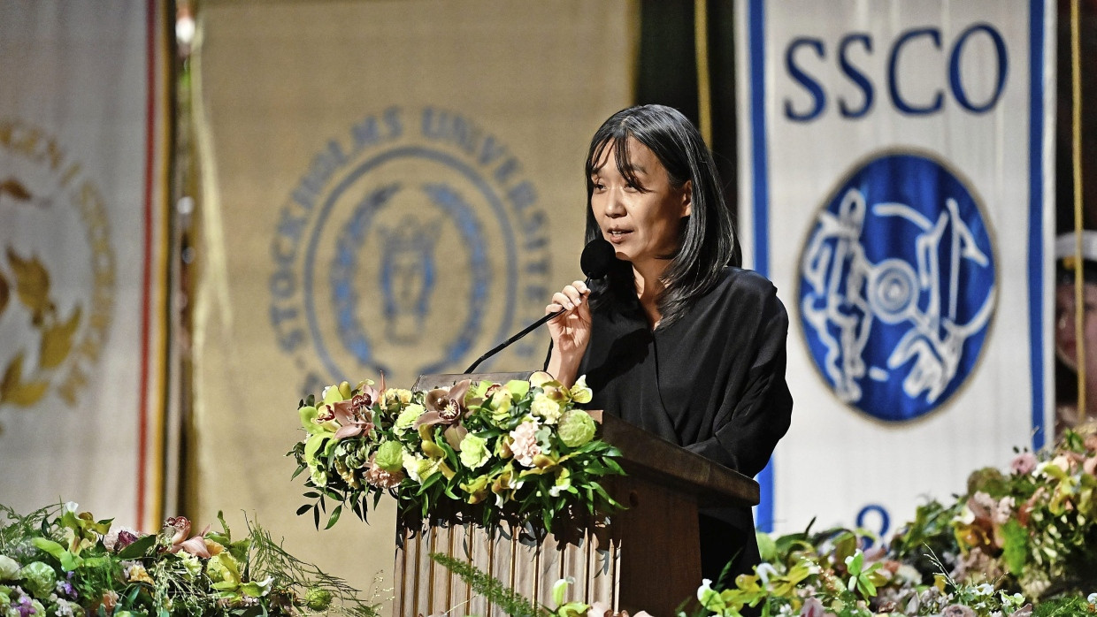 Stockholm, 10. Dezember 2024: Han Kang erhält den Nobelpreis  für Literatur.