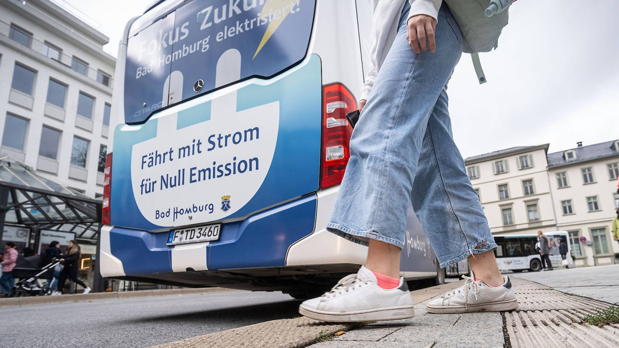 Im Rheingau-Taunus-Kreis soll es in Zukunft im Nahverkehr elektrischer zugehen als zuvor. (Symbolbild)