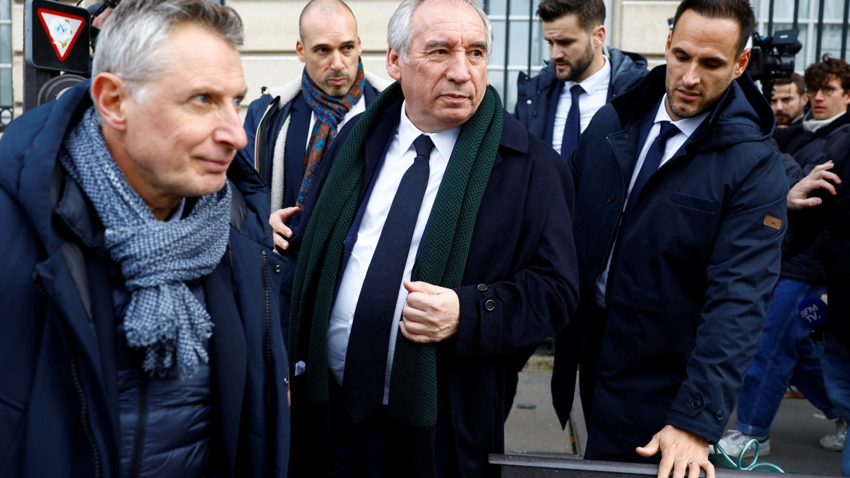 Blick nach vorn: Frankreichs neuer Premierminister François Bayrou am Tag seiner Ernennung in Paris