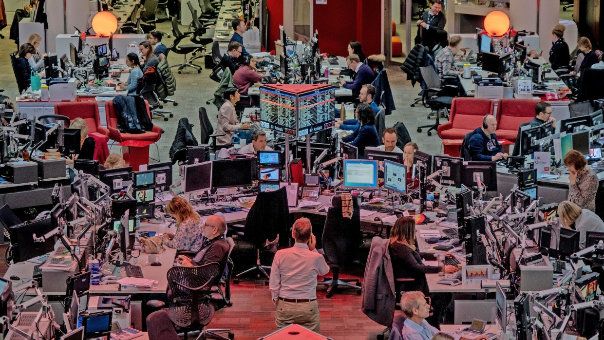 Kommunizieren und am Puls der Zeit sein: Blick in den Newsroom der BBC