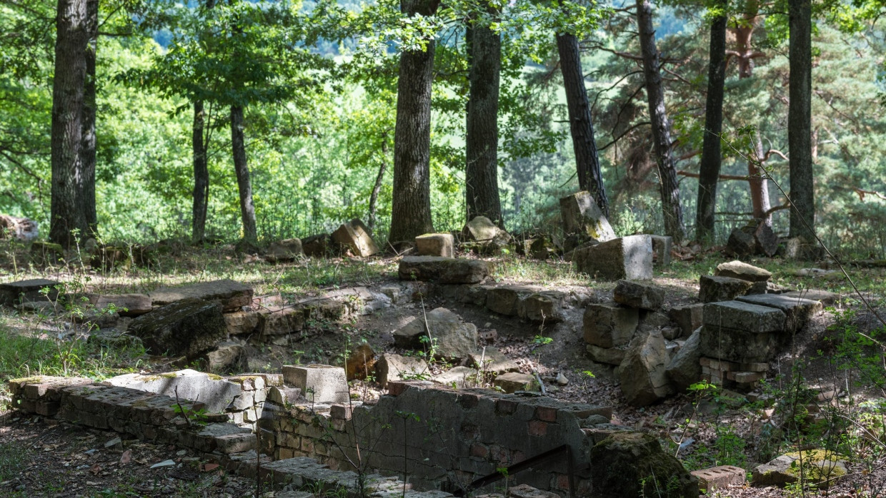 Ruinenlandschaft: Was vom Waldbad übrig blieb.