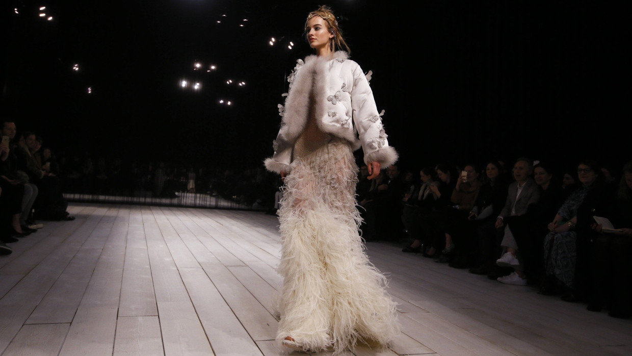 Erstmals seit 15 Jahren zeigt das Label Alexander McQueen seine Mode wieder auf der Londoner Fashion Week.