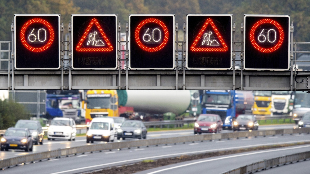 Überblick ist Pflicht: Wer die Schilder an der Autobahn verwirrend findet, sollte nicht Auto fahren.