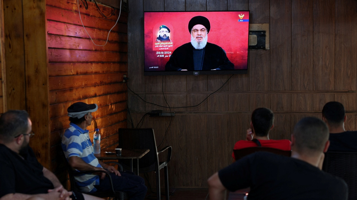 Hizbullah Anhänger während einer Nasrallah-Rede in Beirut am 25. August