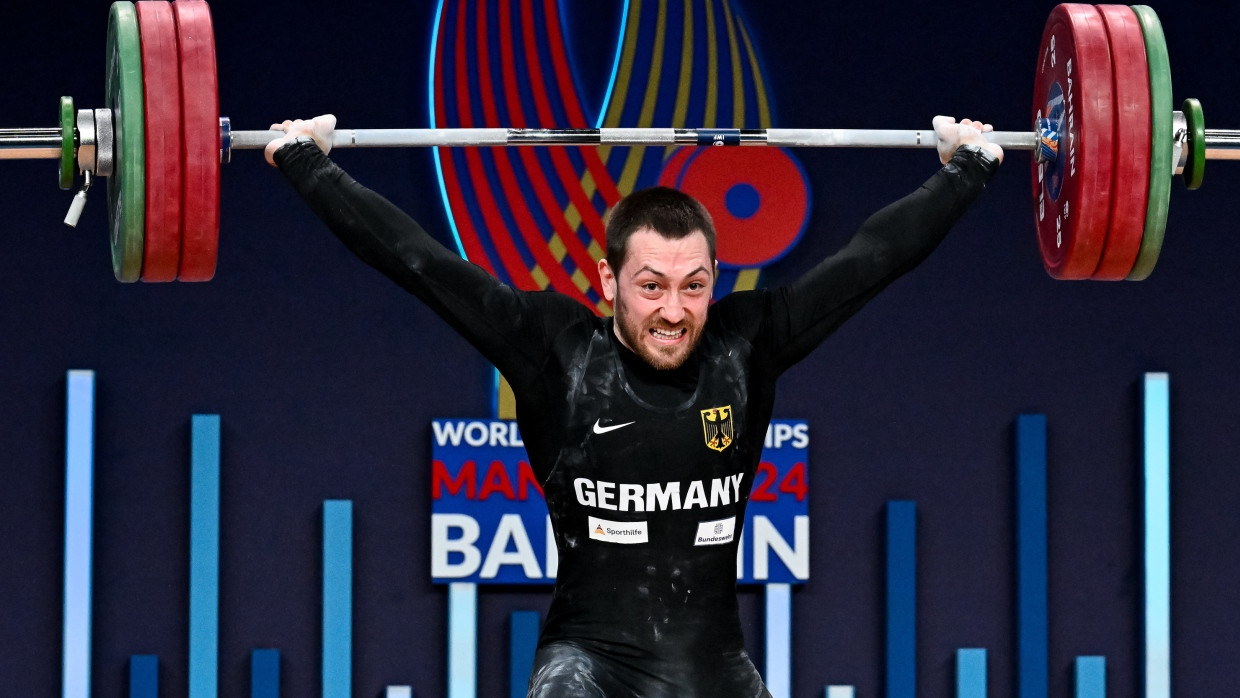 154 Kilogramm im Reißen auf der Hantel: Roberto Gutu gewinnt Bronze in der Klasse bis 73 Kilogramm