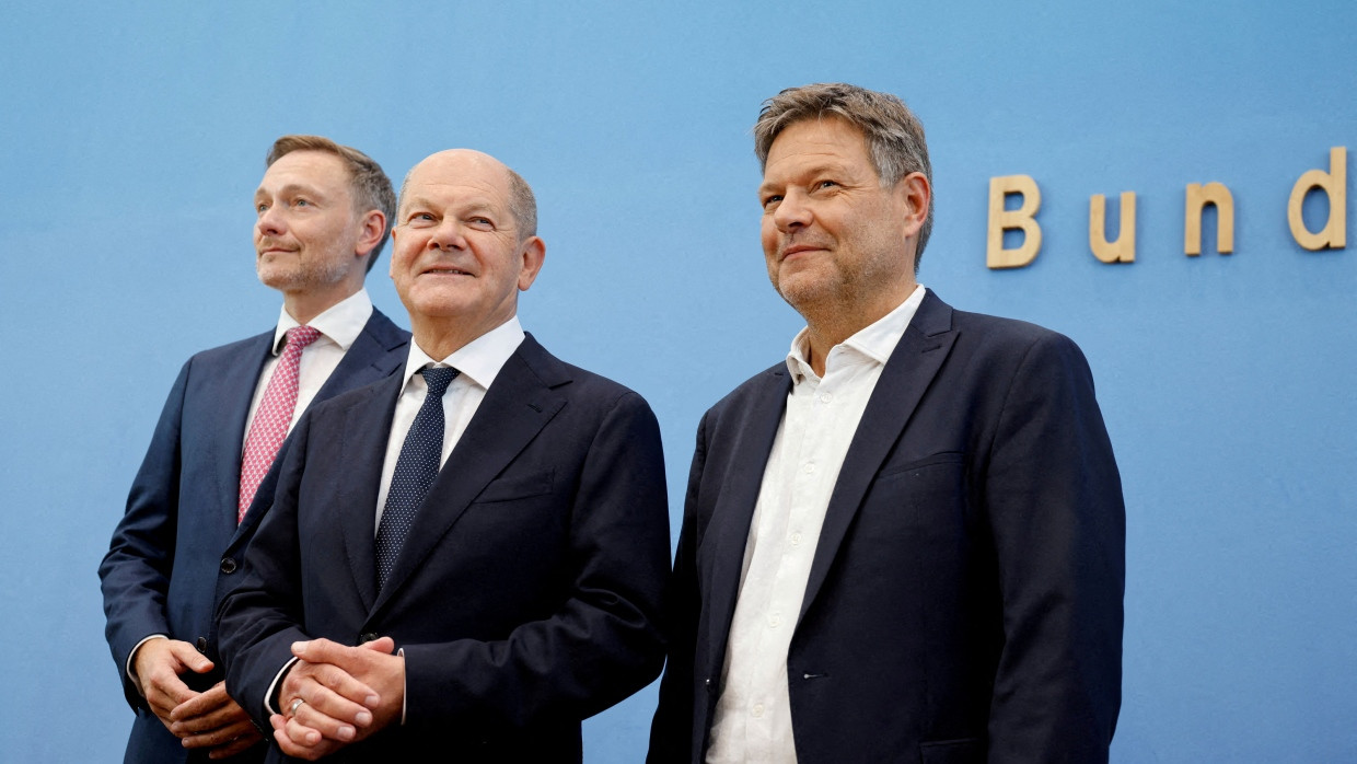 Lindner, Scholz und Habeck Anfang Juli vor der Pressekonferenz zur damals erzielten Haushaltseinigung