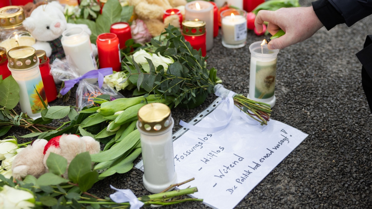 In das Entsetzen mischt sich Zorn: Eine Reaktion auf die Bluttat im Park Schöntal in Aschaffenburg.