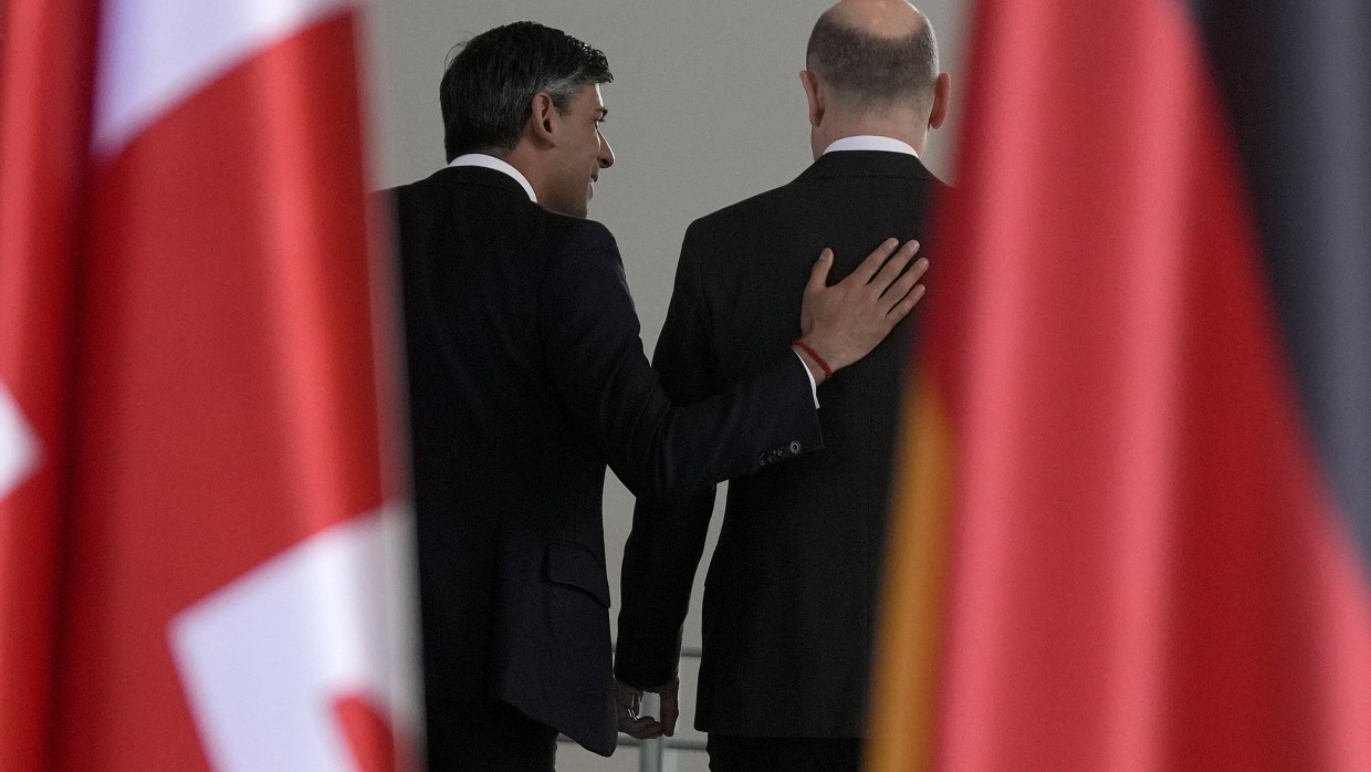 Rishi Sunak und Olaf Scholz bei einer Pressekonferenz in Berlin