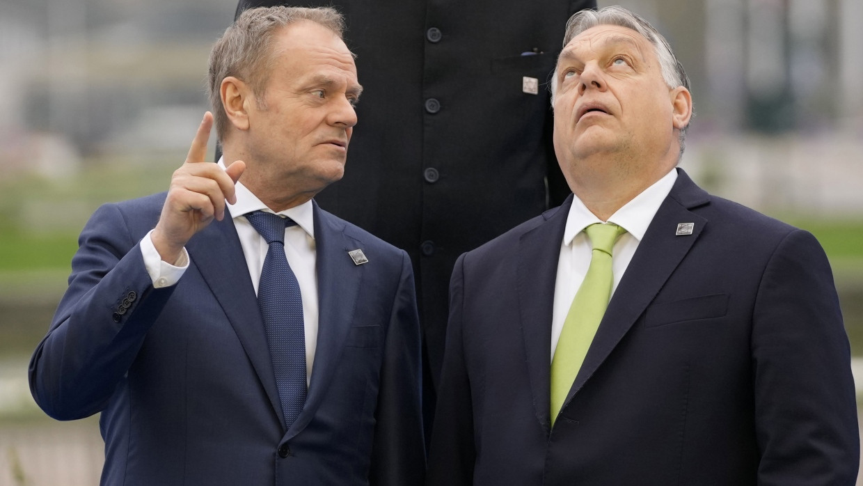 Der ungarische Ministerpräsident Orbán spricht mit dem polnischen Regierungschef Tusk bei einem Nuklearen Sicherheitsgipfel in Brüssel.