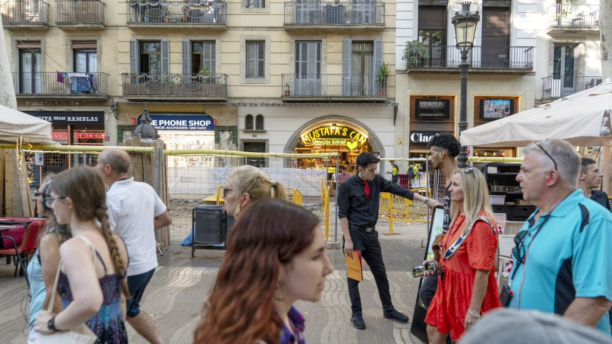 Ein Laden für Handyreparaturen und ein „Gemüsekebab“ wie in Berlin: Mit dem Umbau sollen attraktivere Geschäfte an die Rambla kommen.