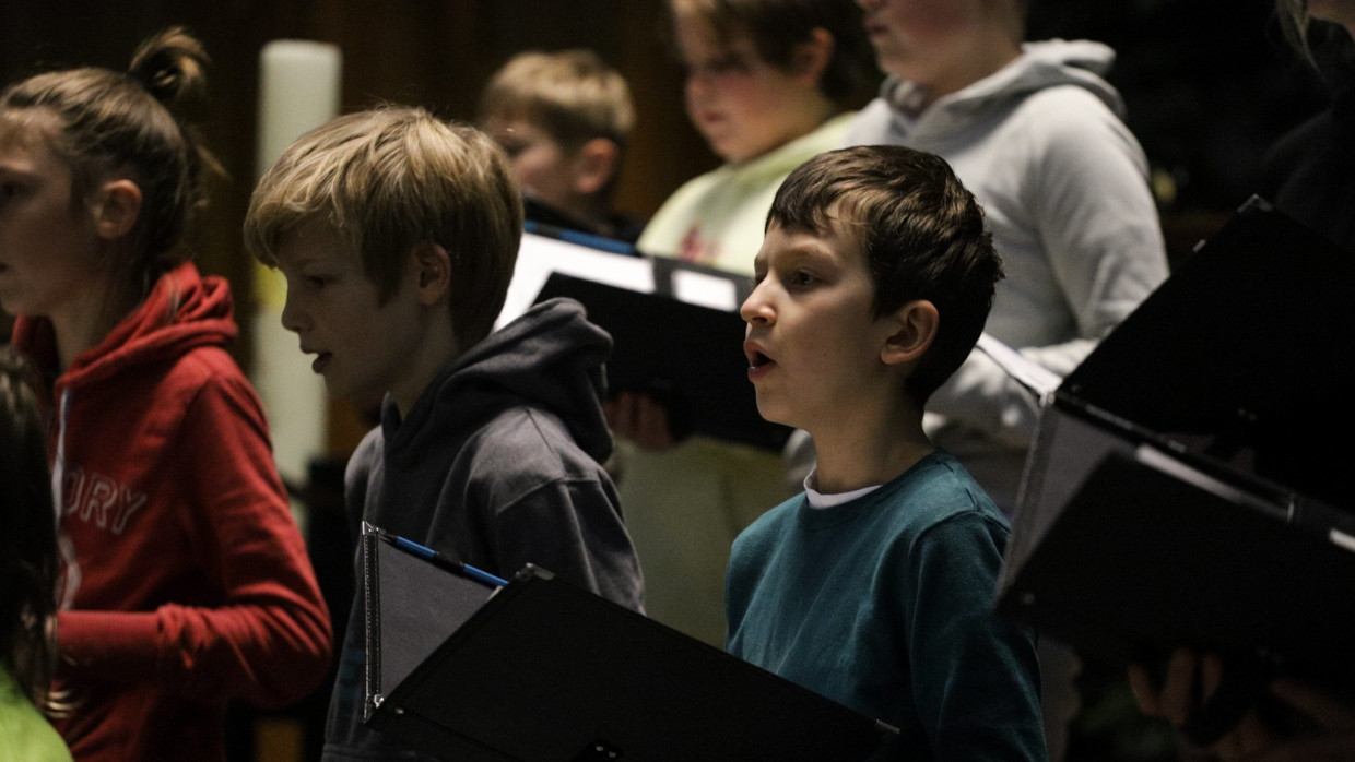 Singende Jungen bei der Chorprobe von Cantus Juvenum Karlsruhe