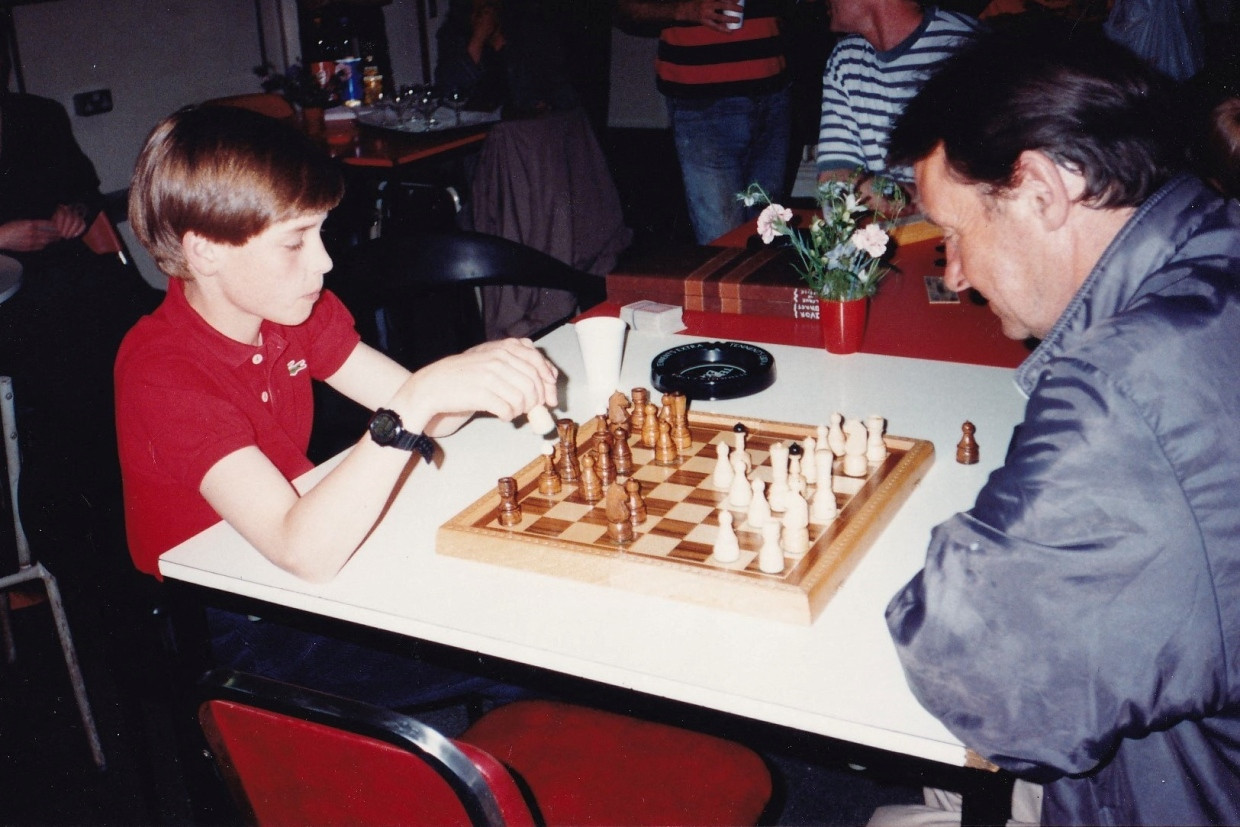 Prinz William beim Schachspiel im Obdachlosenheim „The Passage“ 1993