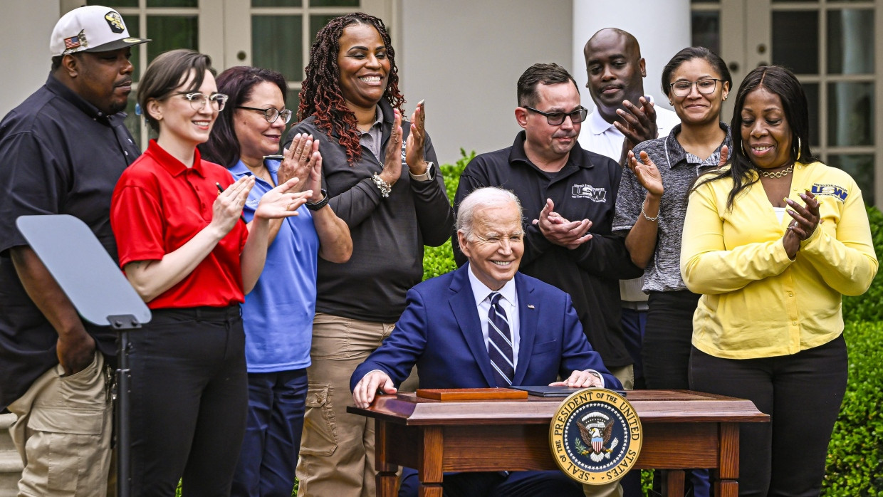 Applaus von den Gewerkschaften: US-Präsident Biden schränkt mit Strafzöllen gegen China den Welthandel ein.