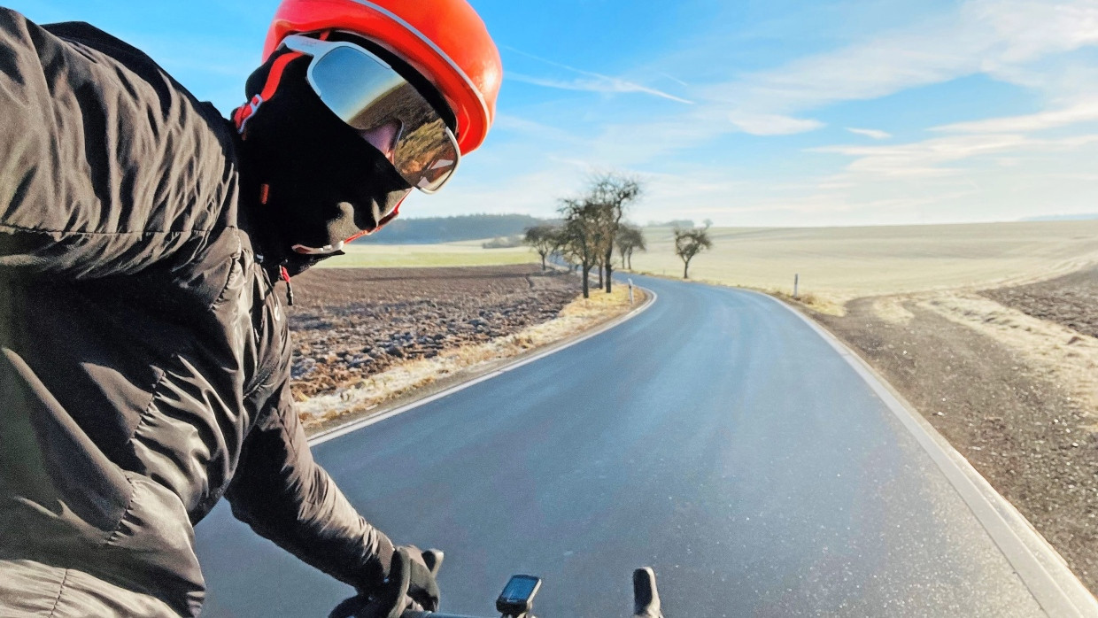 Bei Wind und Wetter: Hannes Blank fährt durchschnittlich 100 Kilometer pro Tag.