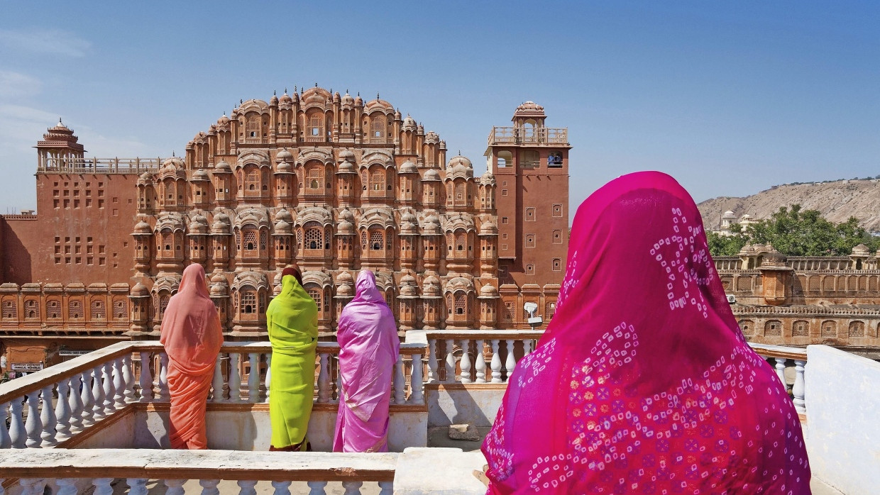 Beliebtes Fotomotiv in Jaipur: die Sandsteinfassade des Hawa Mahal