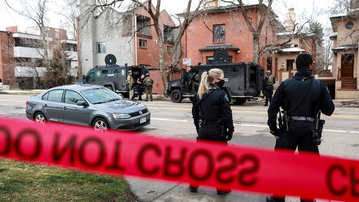 Nach der Schießerei fahndet die Polizei in Colorado nach einem Verdächtigten.