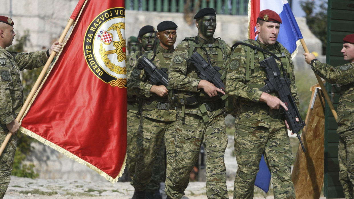 Kroatische Soldaten 2022 in der Festung Knin