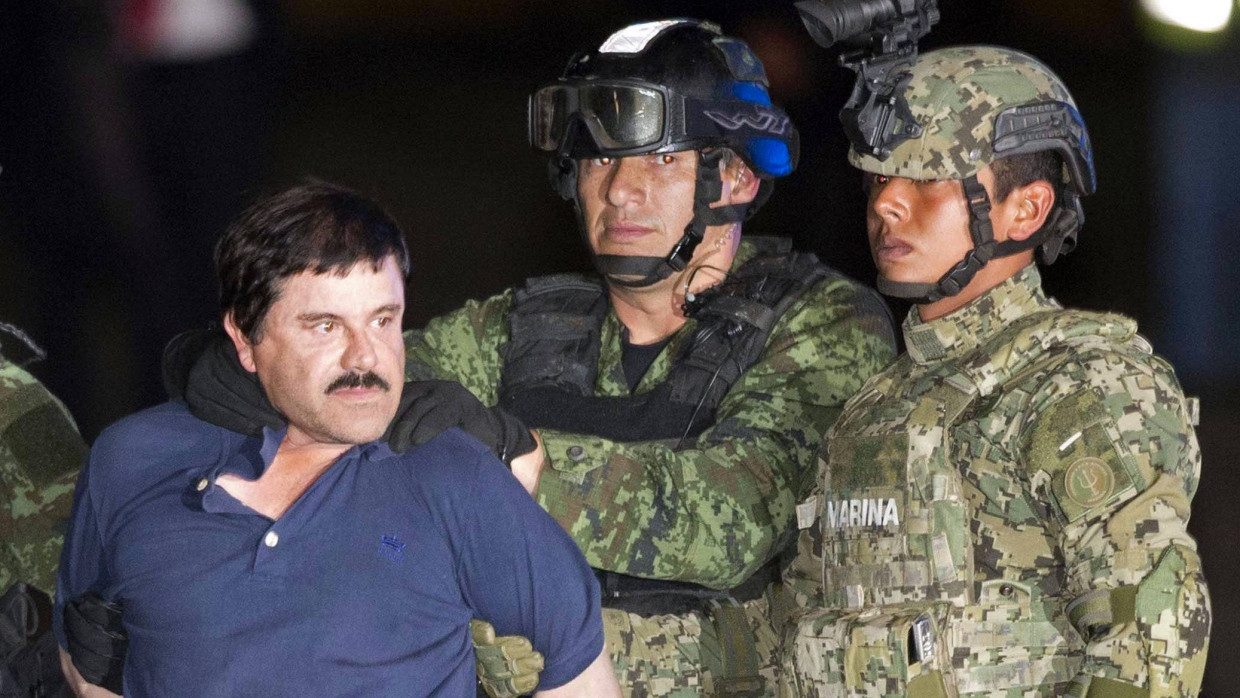 Der mexikanische Drogenboss „El Chapo“ bei seiner Festnahme: Er soll nach Amerika ausgeliefert werden.