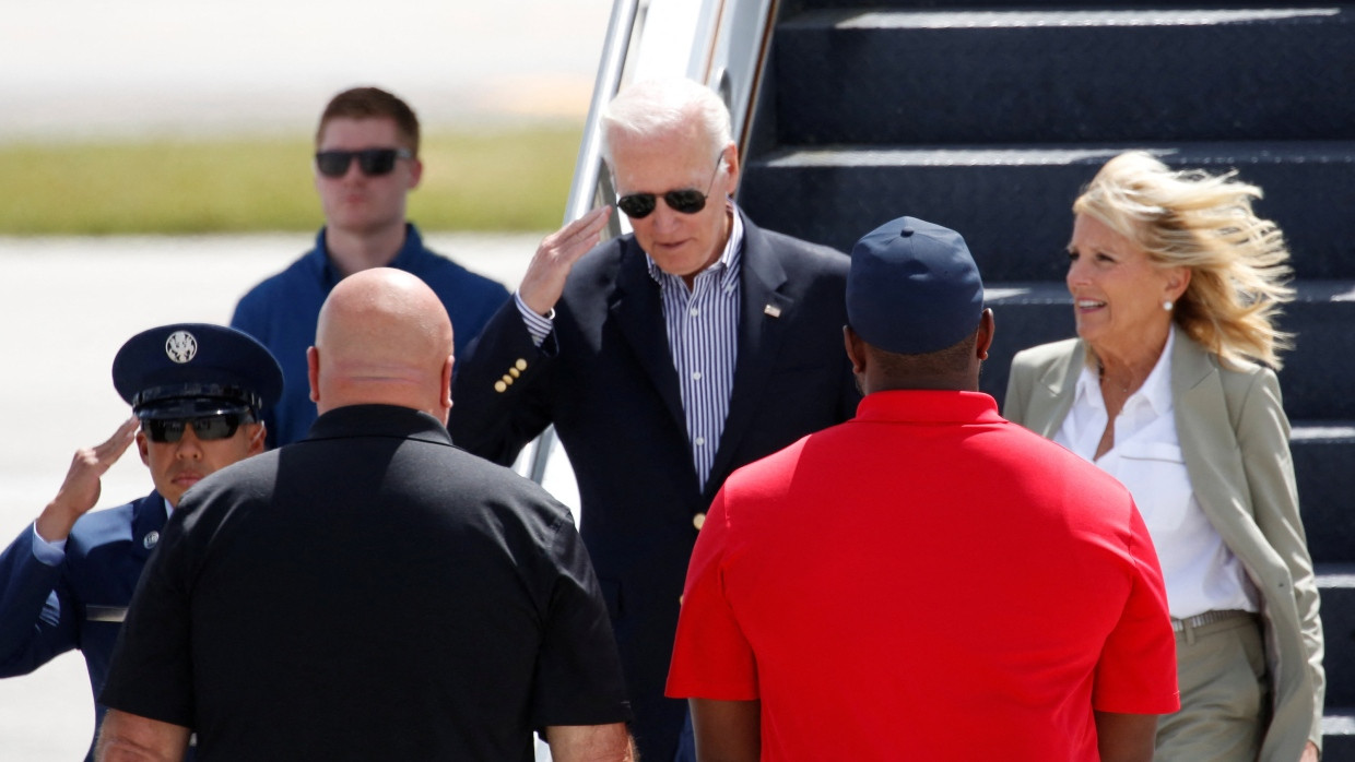 Joe und Jill Biden bei ihrer Ankunft am Flughafen in Florida am 5. Oktober