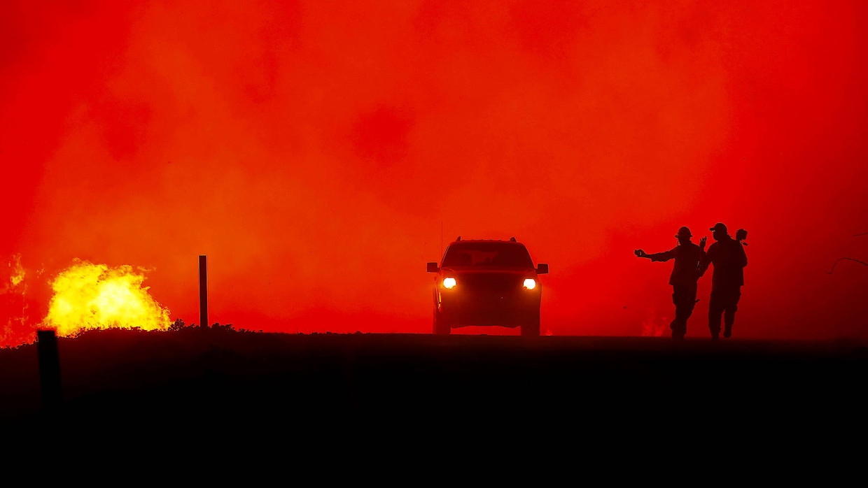 Fotografen dokumentieren die Buschfeuer.