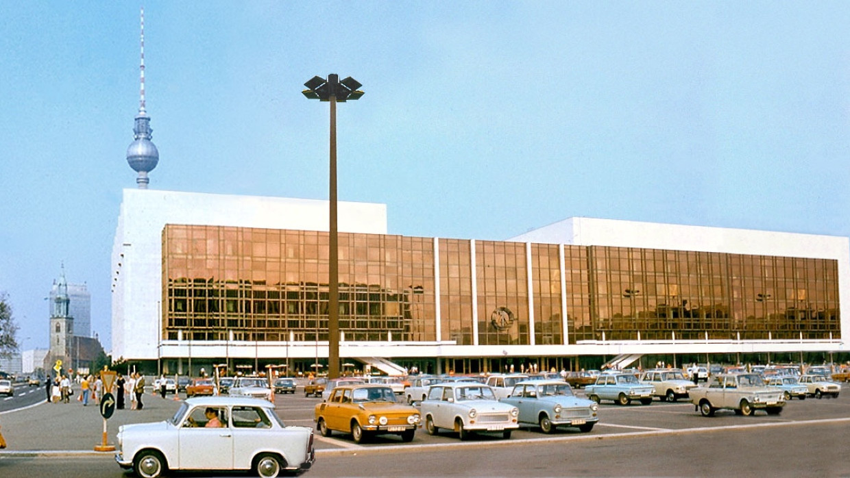 Sozialistische Staatsarchitektur: Der Palast der Republik um 1980