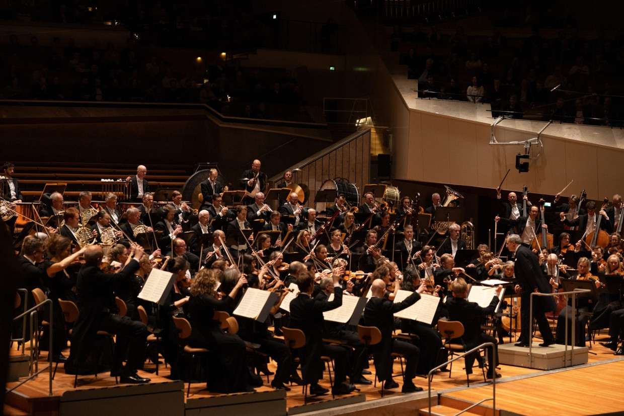 Das Dänische Nationale Symphonieorchester in der Berliner Philharmonie, dirigiert von Fabio Luisi