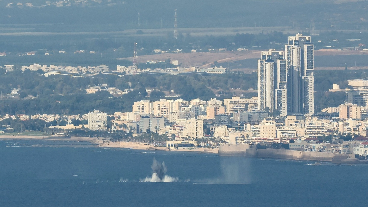 Die Überreste von Geschossen, die Israel vor Haifa abgefangen hat, am 10. Oktober