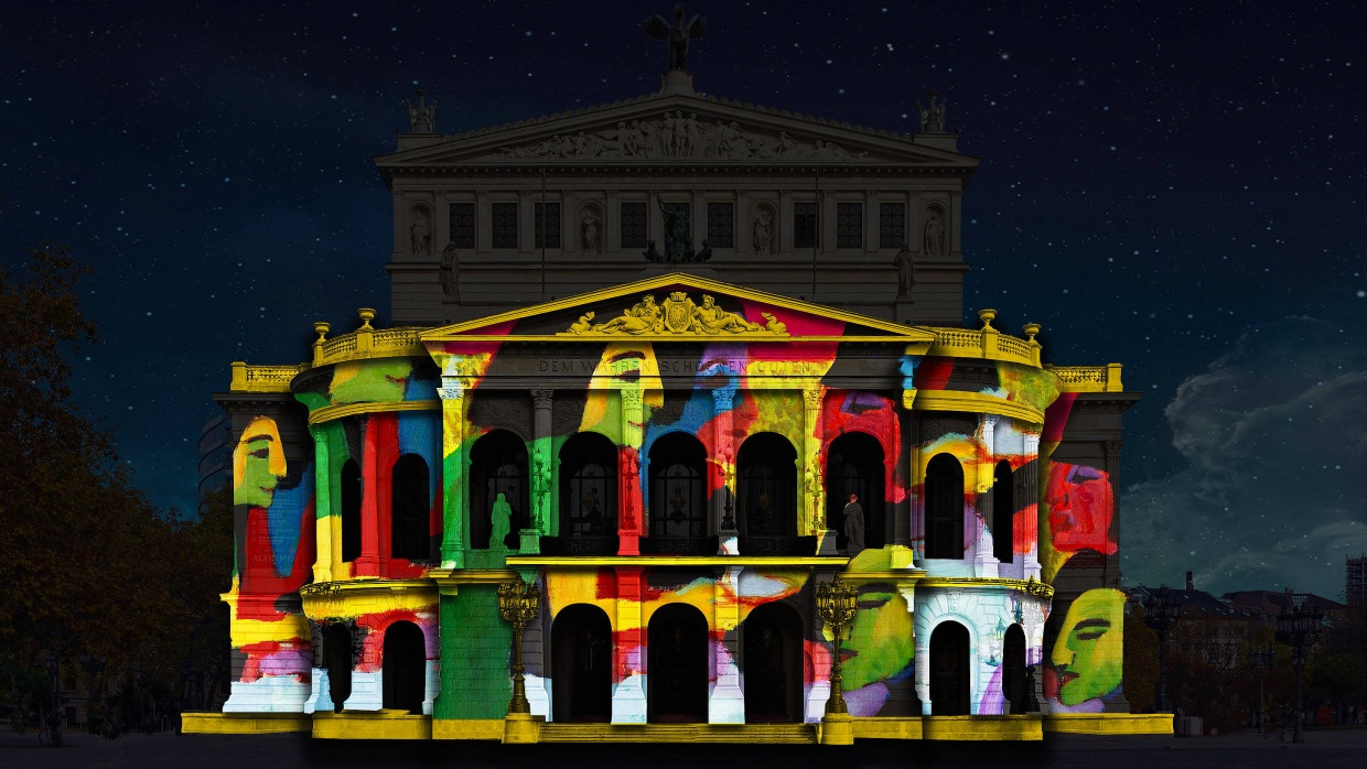 Die Frankfurter Alte Oper wird zur Luminale 2018 zur Projektionsfläche für das Mailänder Designkollektiv Karmachina.