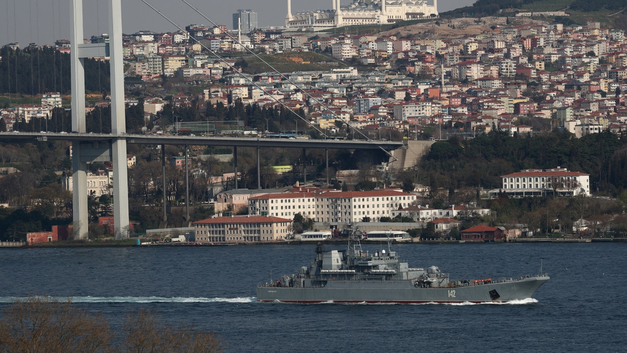 Das Landungsschiff „Nowotscherkassk“ 2021 in Istanbul