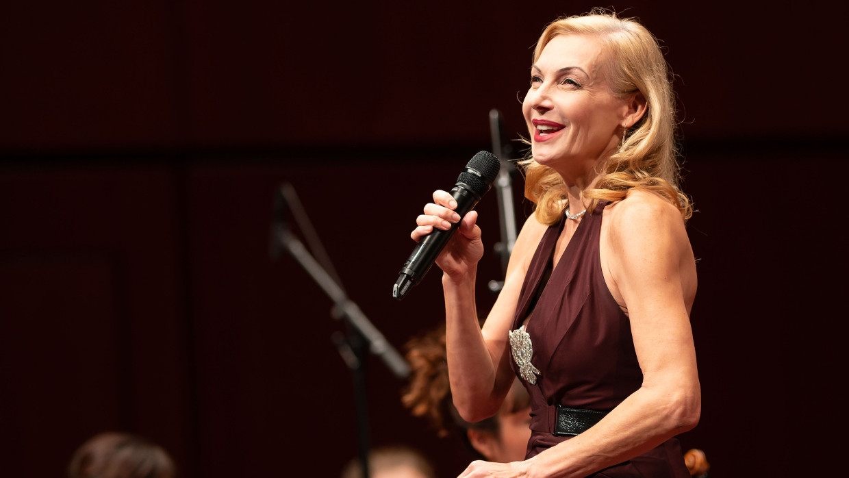 Im Abendkleid: Ute Lemper bei einem Konzert in der Alten Oper Frankfurt im Oktober 2019.