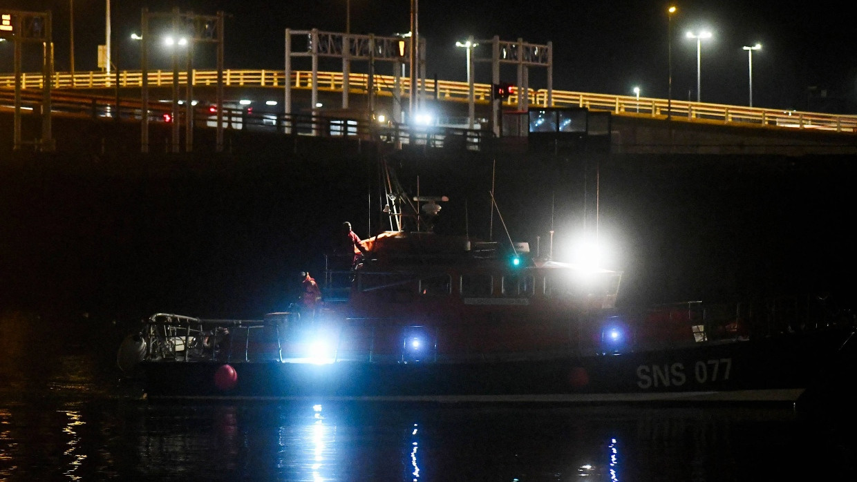 Ein Rettungsschiff der NGO Societe Nationale de Sauvetage en Mer (SNSM) im Hafen von Calais