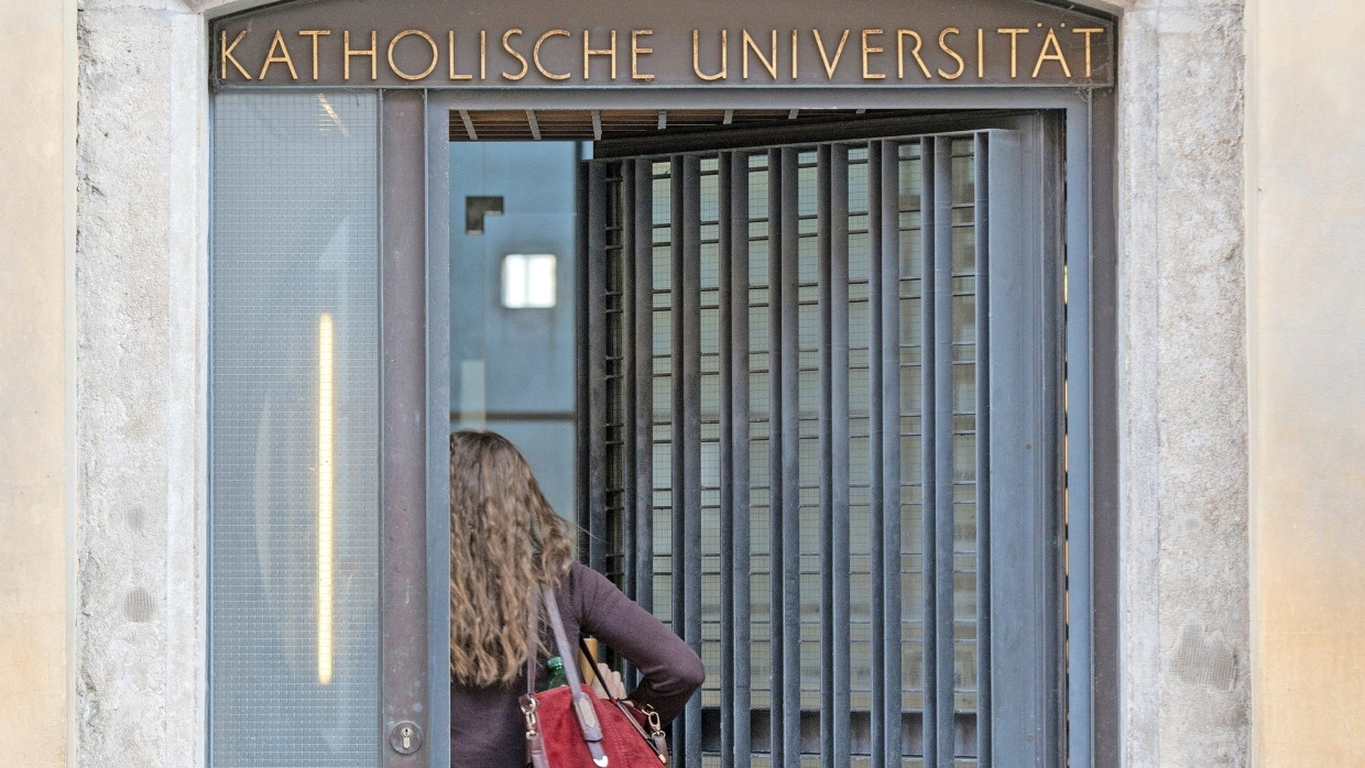 An der Katholischen Universität in Eichstätt: Die Tür zu einer Professur steht nicht jedem offen.