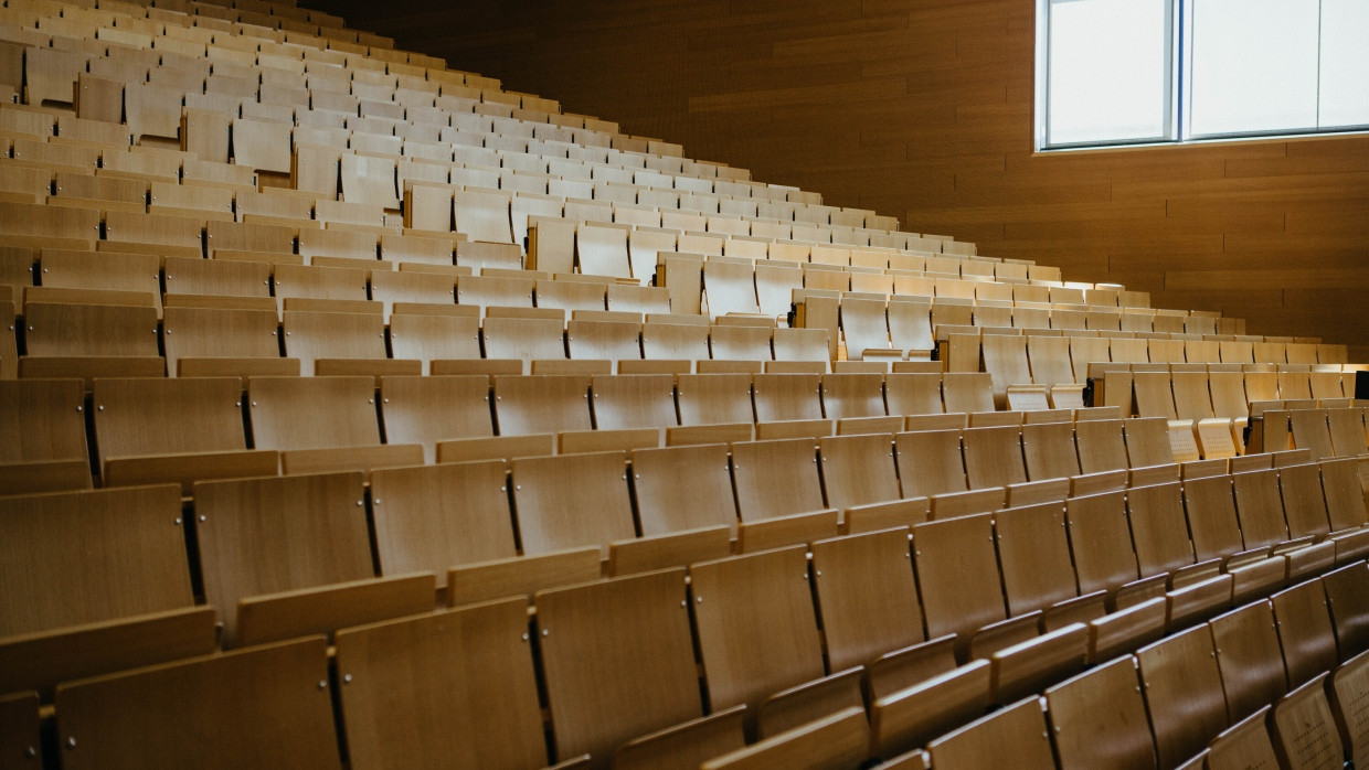 Ein leerer Hörsaal an einer deutschen Universität (Symbolbild)