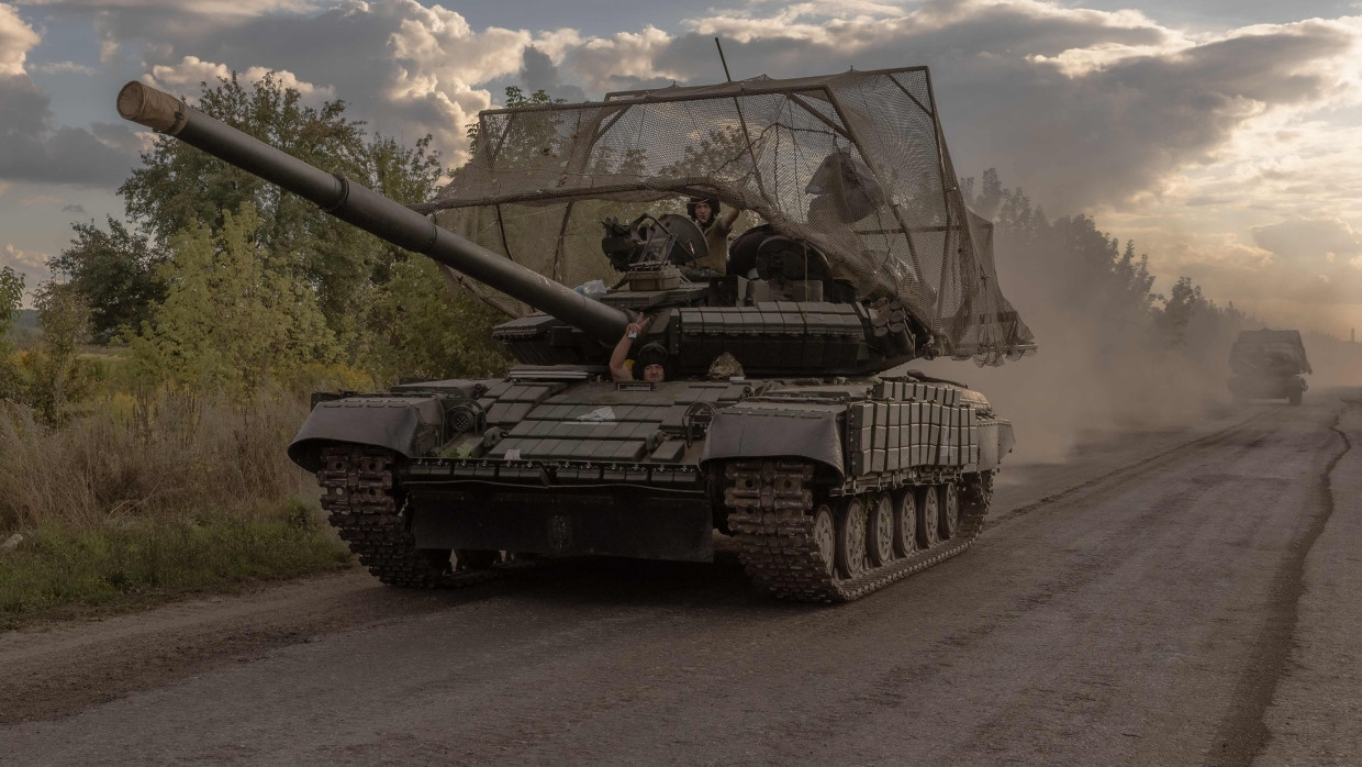 Ukrainische Soldaten am Sonntag nahe der russischen Grenze.