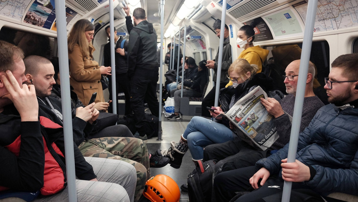 Zur Stoßzeit sind die U-Bahnen in London immer noch voll.