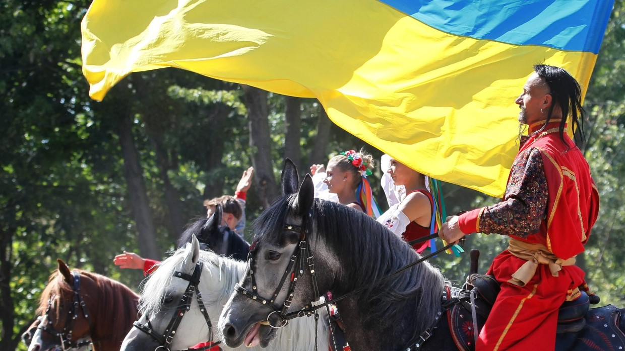 Die „Ukrainian Cossacks“ sind eine Stunt-Reitertruppe.