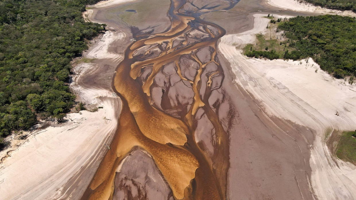 Notstand im Amazonasbecken: Monatelange Hitze trocknete zuletzt selbst große Flüsse wie den Tumbira und Rio Negro aus, die Missernten haben historische Ausmaße.