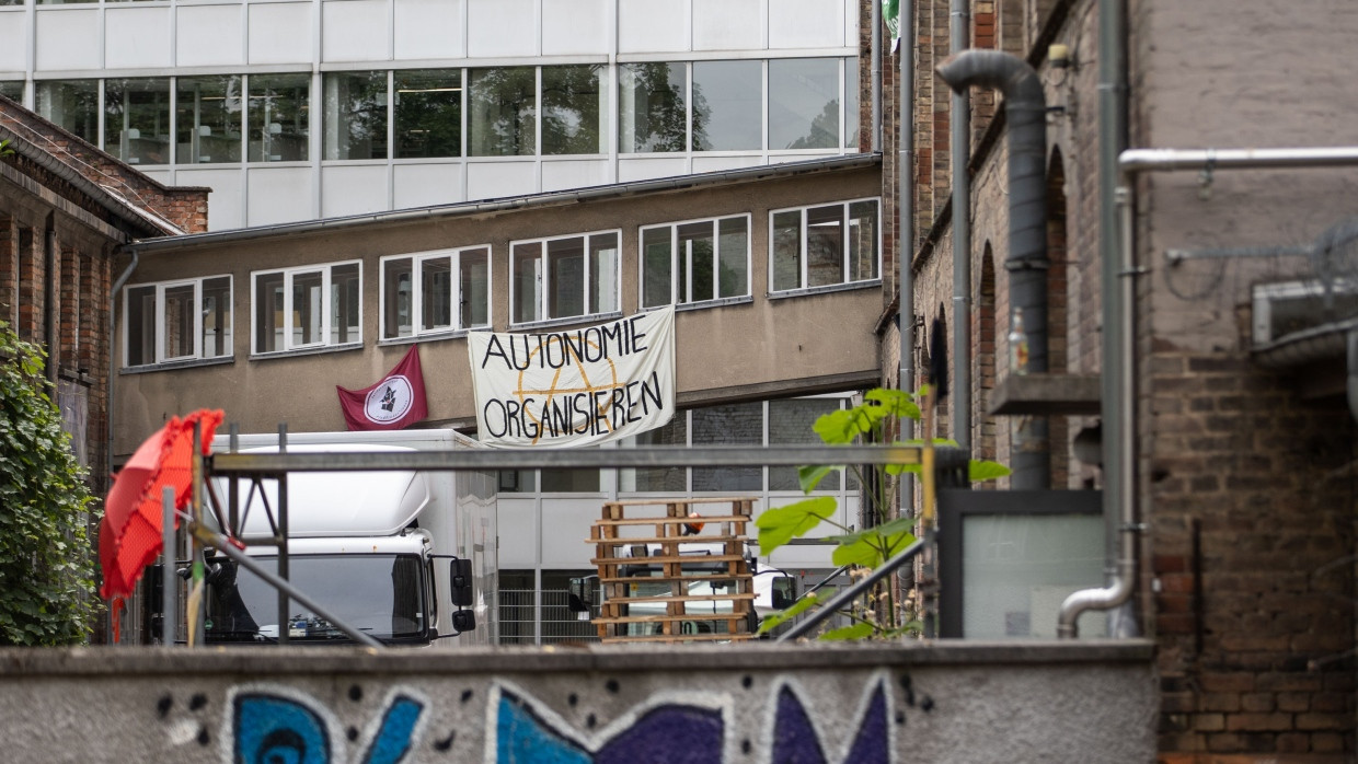 Protest an Goethe-Uni: Die Hochschule hat durch das Verbarrikadieren von Eingängen an der Dondorf-Druckerei versucht, weitere Besetzungen dort zu verhindern.