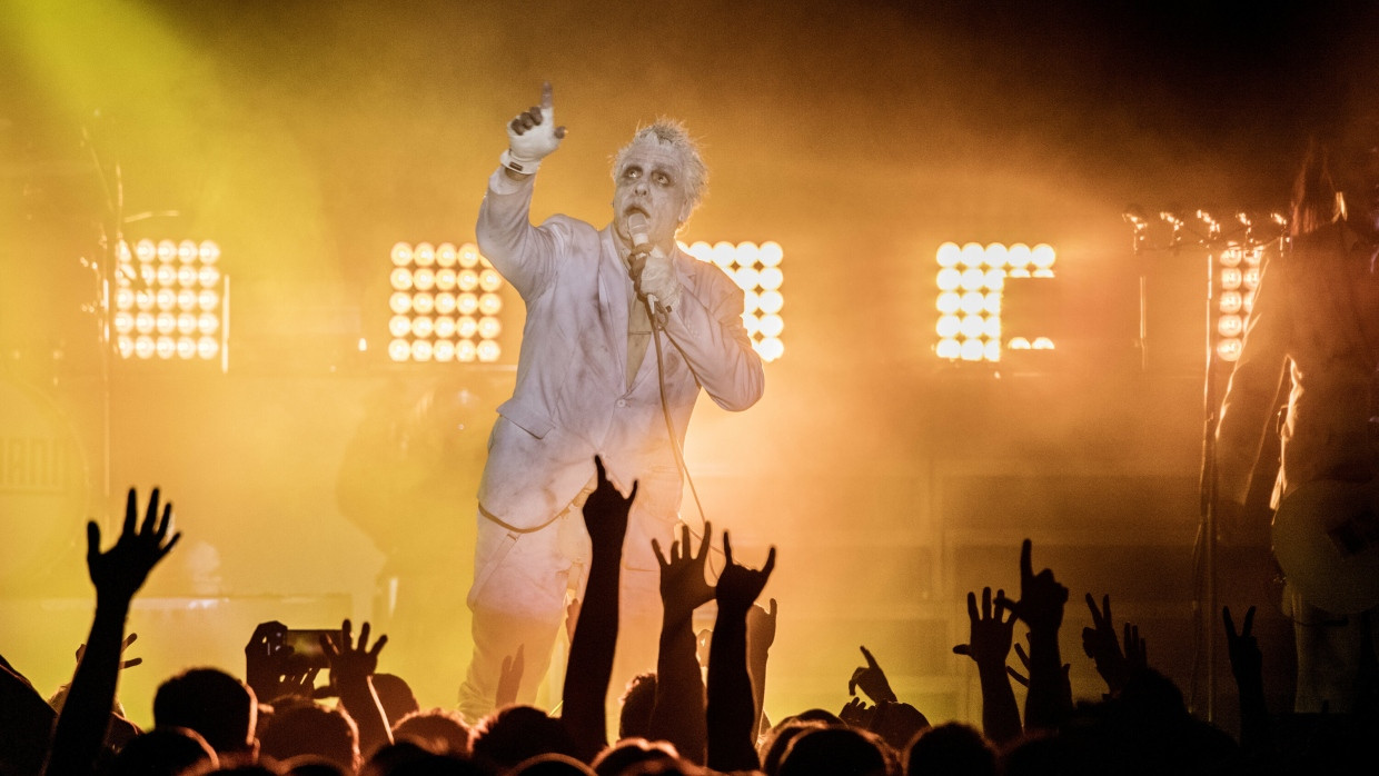 Gegen in wird in Frankfurt protestiert: Rammstein-Sänger Till Lindemann, hier bei einem Auftritt in Stockholm