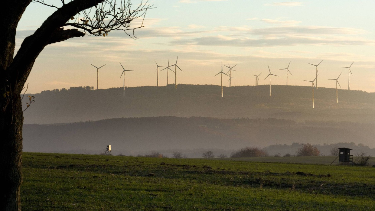 Die Windkraft hat viele Hunsrückdörfer reich gemacht. Mit den Pachteinnahmen wappnet man sich für die Zukunft.