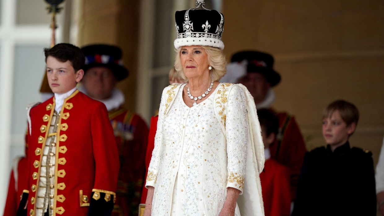 Königin Camilla nach der Krönung am Buckingham Palace.